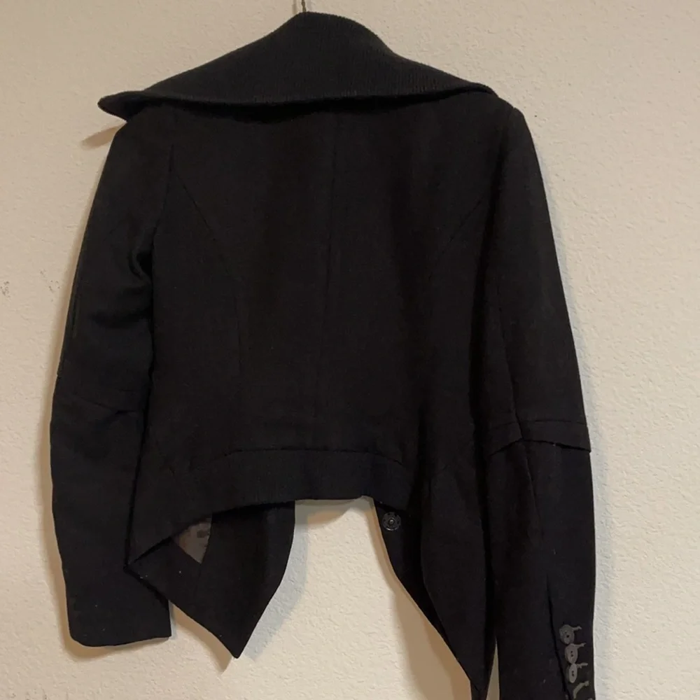 Black jacket - Picture 4 of 4